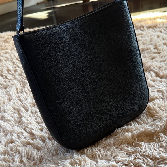 Kate Spade Lelia Zip Top Black Pebbled Leather Purse/ Crossbody LIKE NEW - Picture 2 of 16